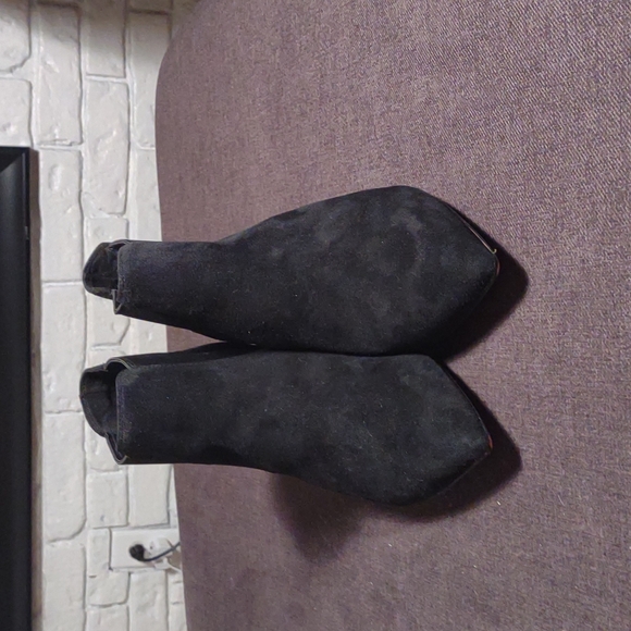 Clark's suede heeled ankle boots - Picture 3 of 4